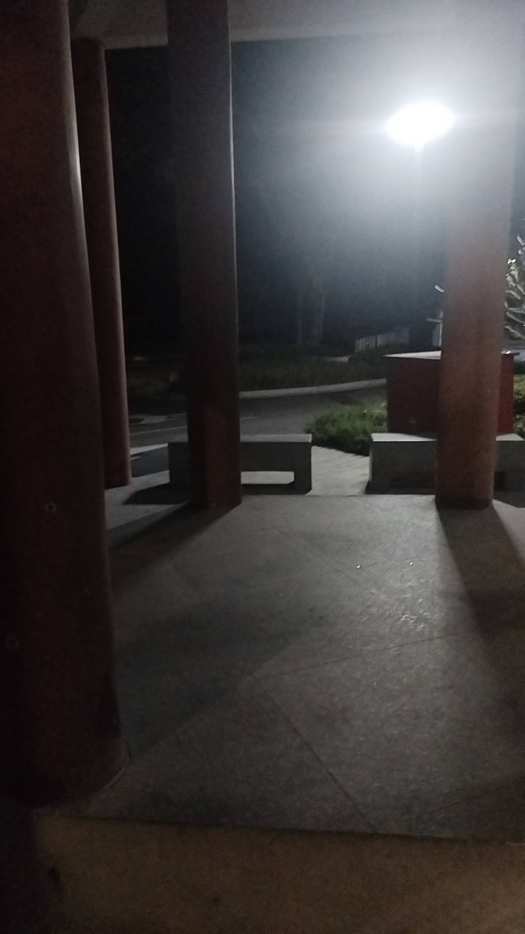 挂壁了，今晚睡公园



94 / 作者:湖南陈小春 / 
