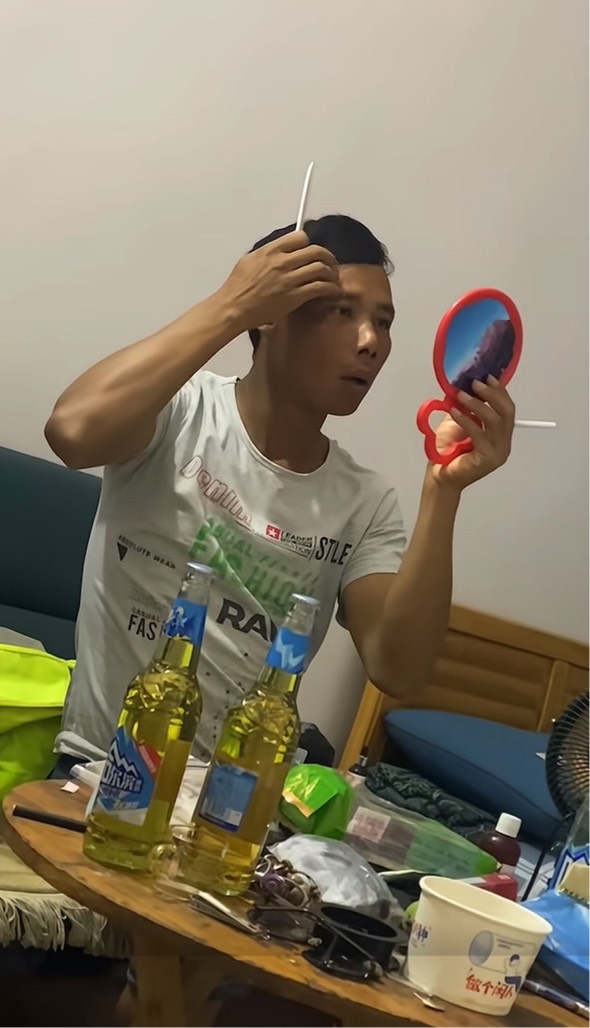 老哥会打扮就算了，还这么会穿搭

42 / 作者:不知明的靓仔 / 