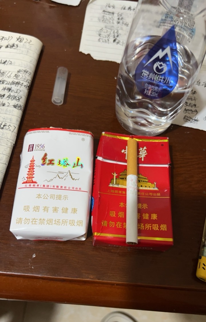 常州本地这抽小苏 黄芙 硬中的很多
包括老年人 
有钱的老板抽 双中支 金中支 硬九五

99 / 作者:小熊科技 / 