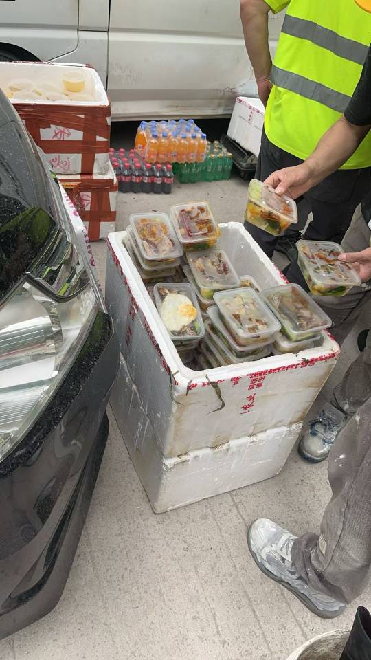 吃饭了

34 / 作者:湖南陈小春 / 