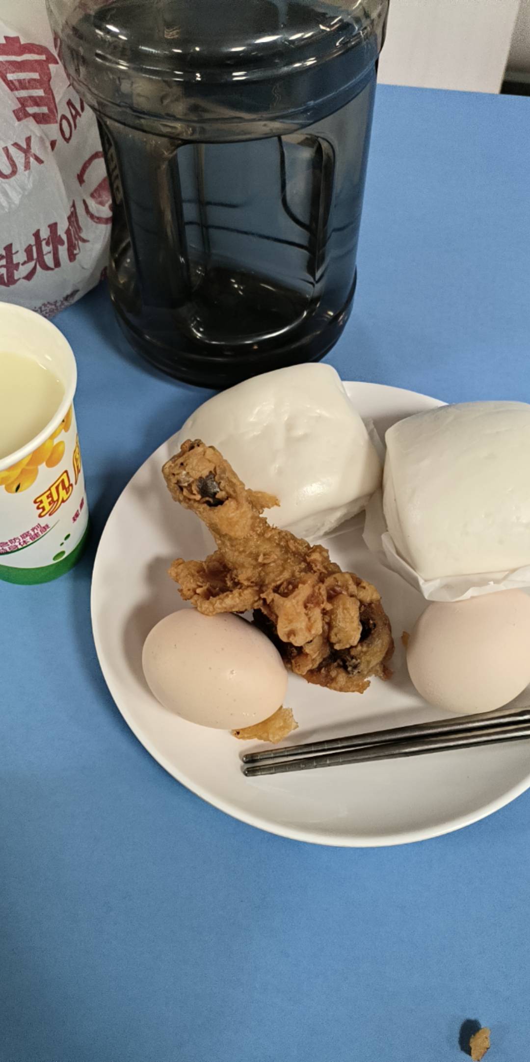 卡农不会就我一个没有空调吧，羡慕老哥们可以吹到感冒，我的挂壁房像蒸笼一样只好出门24 / 作者:大哥让我先跑 / 