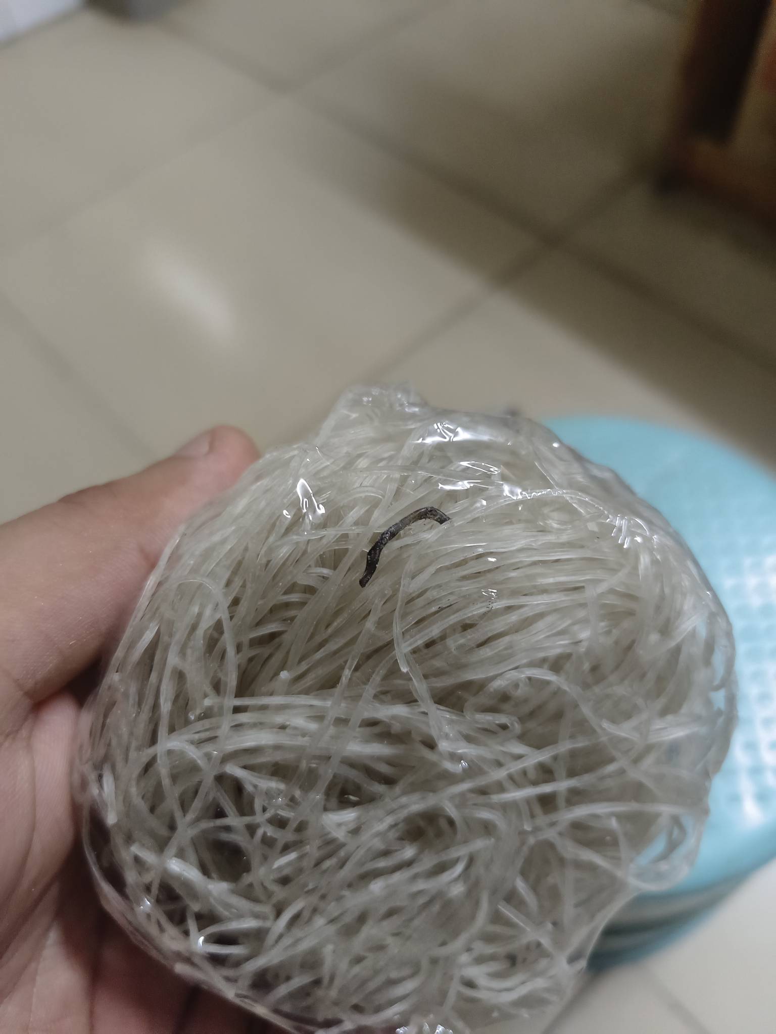 重点，重点，眼睛亮的老哥们，有经验的老哥们看一下这个酸辣粉是发霉了。还是说看化了41 / 作者:湖南大哥。 / 