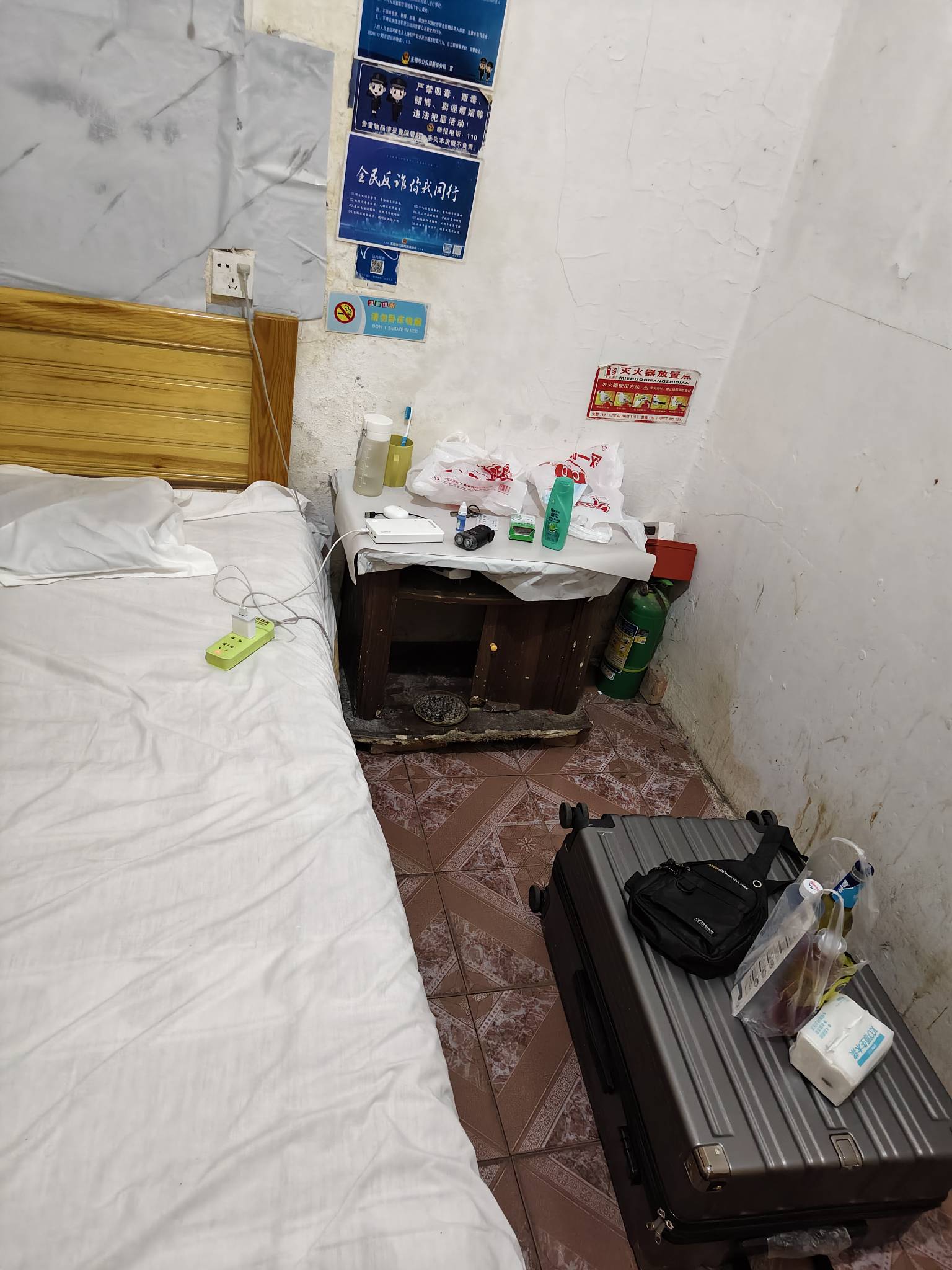 老哥们无锡这挂壁房一晚上35，都臭掉了，洗澡卫生间啥都没有，东莞30啥都有

4 / 作者:取名叫小丑 / 