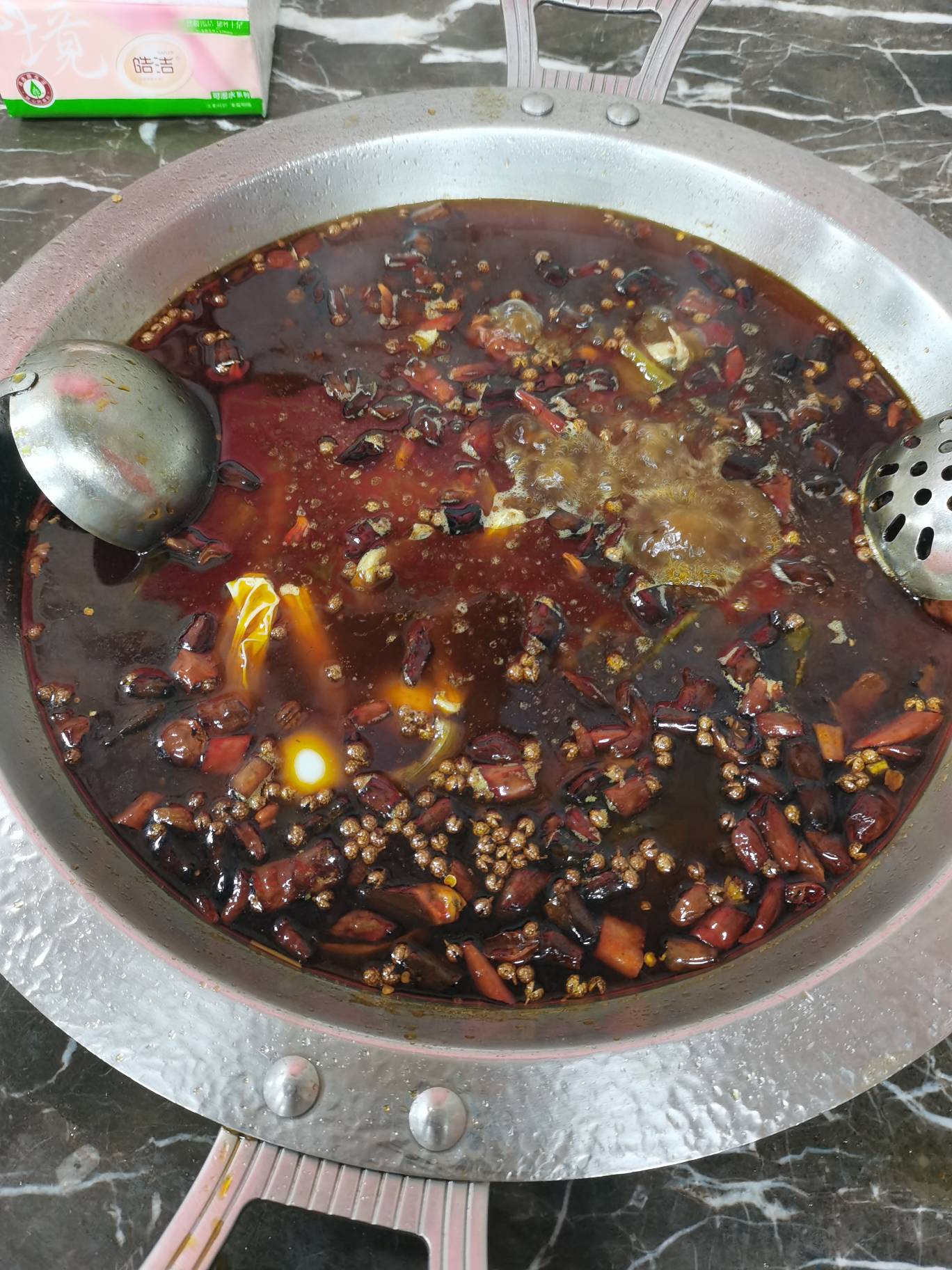 大半夜的来吃火锅，也是没谁了

71 / 作者:看山看水看你 / 