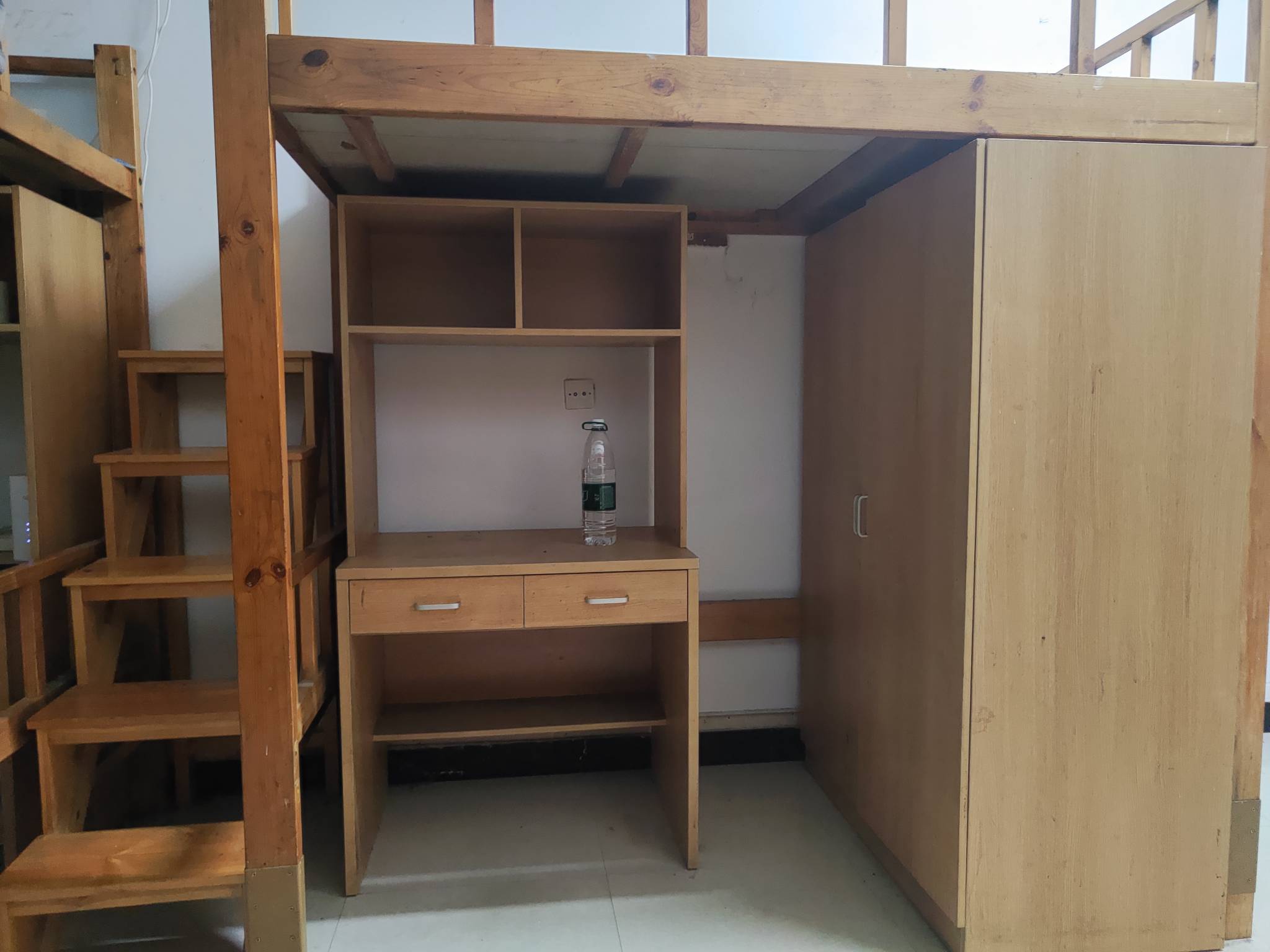 瞒着老哥偷偷进厂了，这次真丢脸了，不过宿舍还是很顶的，先干着吧

13 / 作者:歲月不饒人 / 