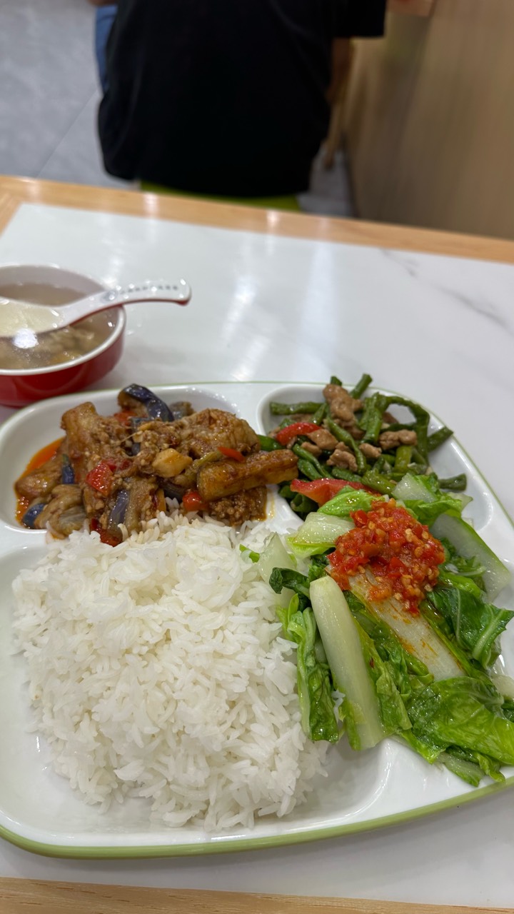 吃饭了老哥，这几天没人喊饿，都好起来了

14 / 作者:不知明的靓仔 / 