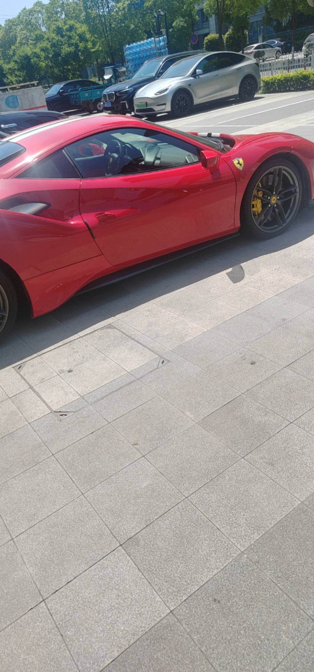 来个老哥  开我的法拉瑞带你逛一圈

49 / 作者:我爱小小孟 / 