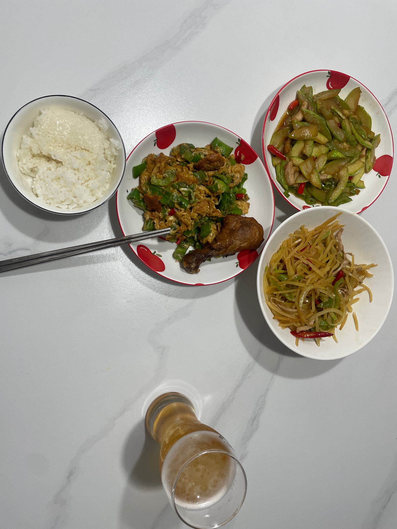 老哥们开饭了！老哥们先吃

14 / 作者:卡农韩立 / 