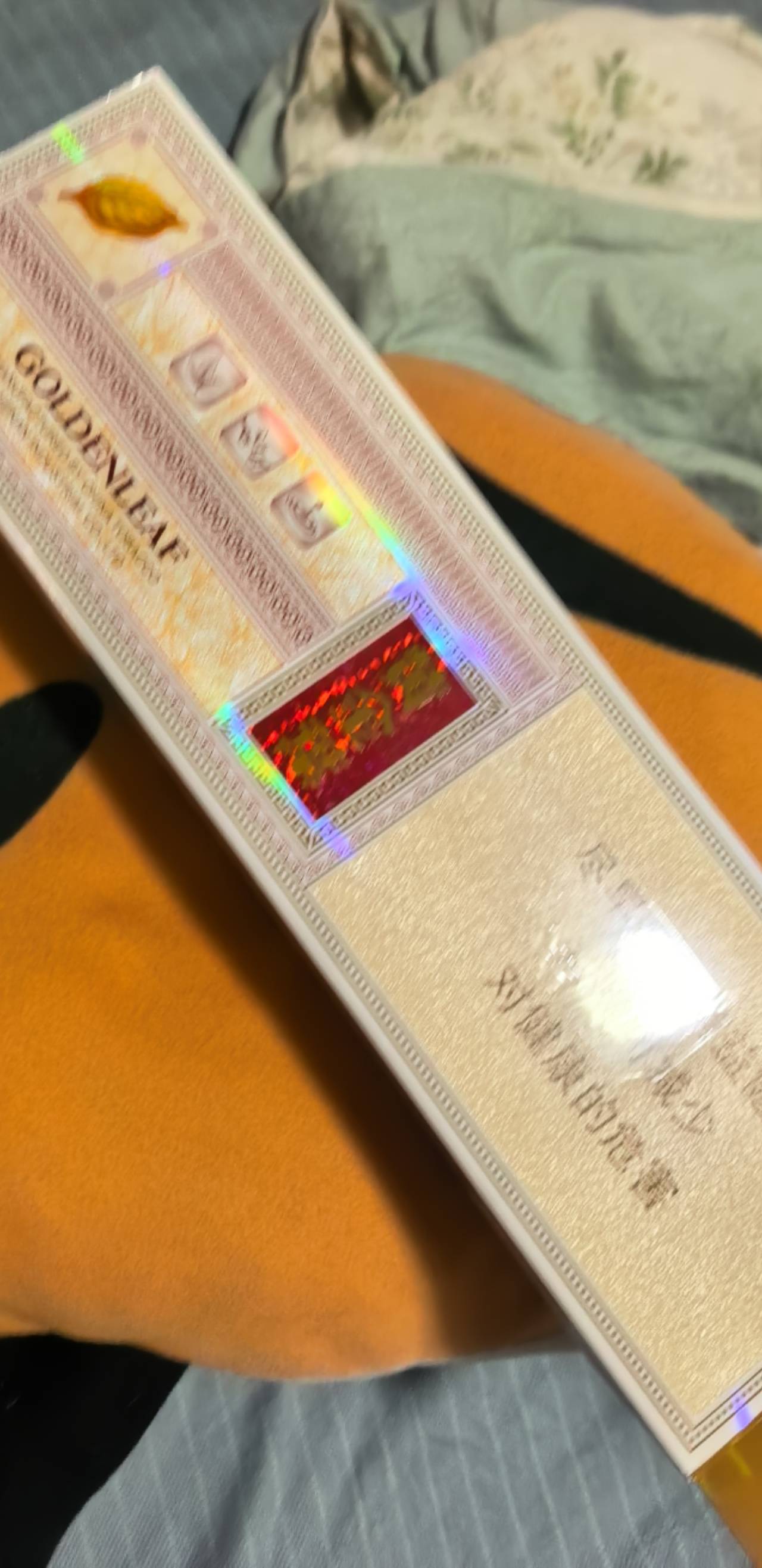 老哥们都抽的哪种烟，我抽18一包的利群，这几天赚钱了，也舍得买点好烟抽了，身上的衣5 / 作者:yc01 / 