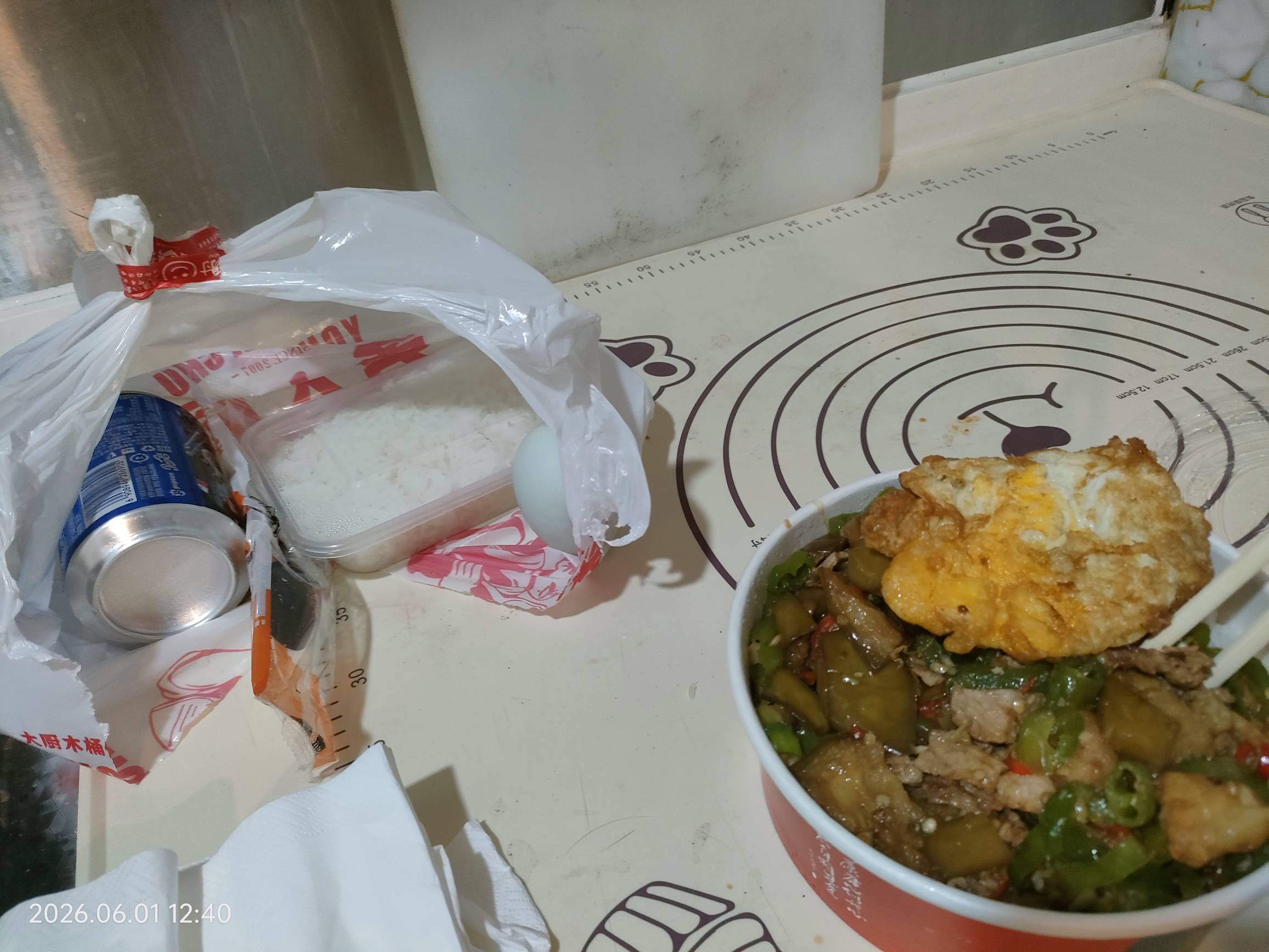 老哥们，青椒茄子炒肉木桶饭到了，是不是预制的

68 / 作者:雅俗共赏2021 / 