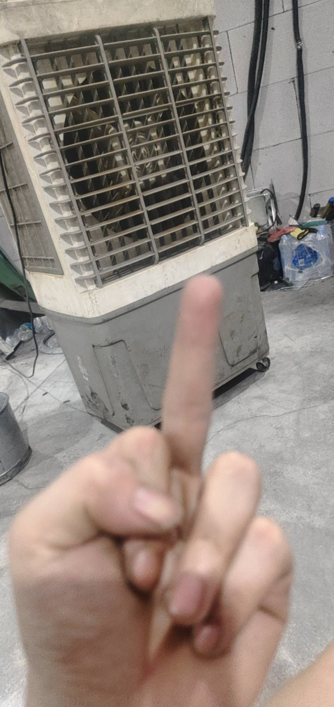 速度拿下，挂壁房太热了

81 / 作者:杀猪。 / 