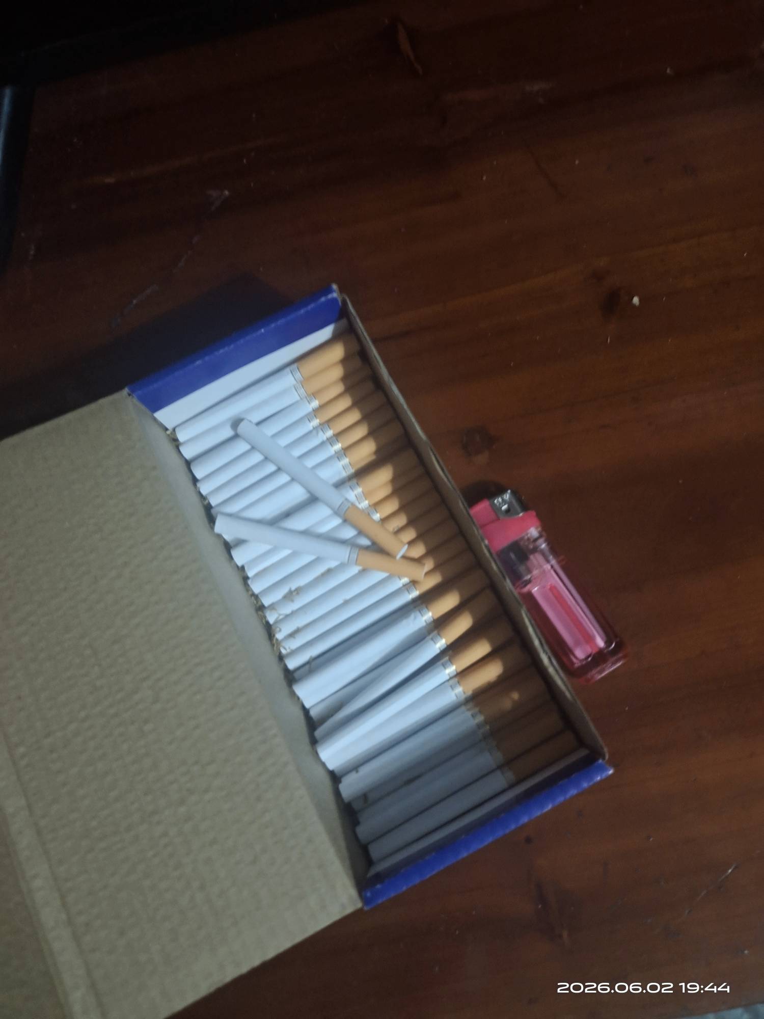 没烟抽的老哥来拿一根

85 / 作者:挂壁哥 / 