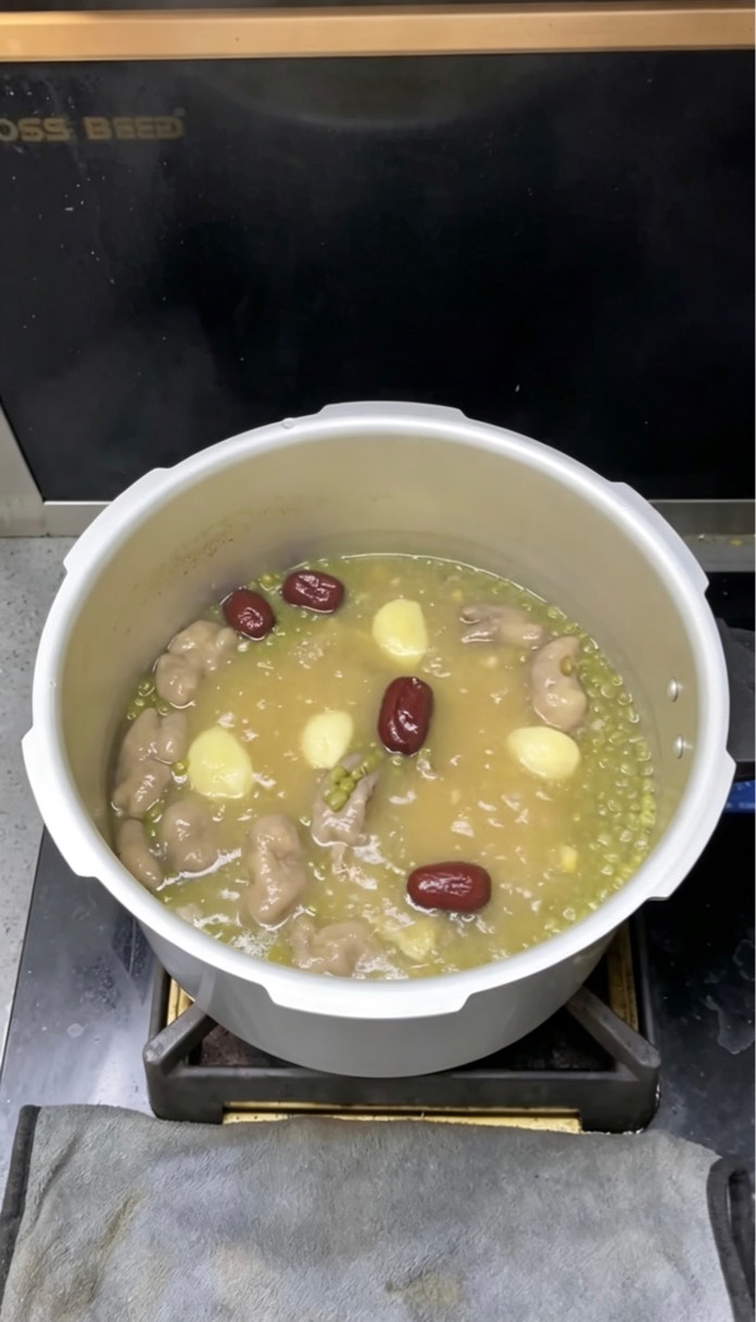 天气太热了，老哥喝点糖水

24 / 作者:不知明的靓仔 / 