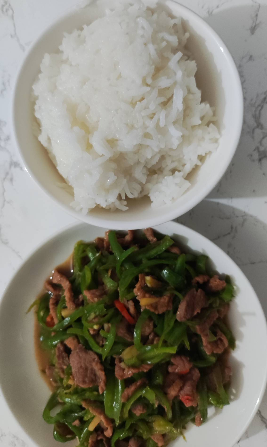 干饭了老哥们，冰阔乐喝起，电影放起，一天最放松的时刻，不是我吹，一般饭店都没我这100 / 作者:陈小光 / 