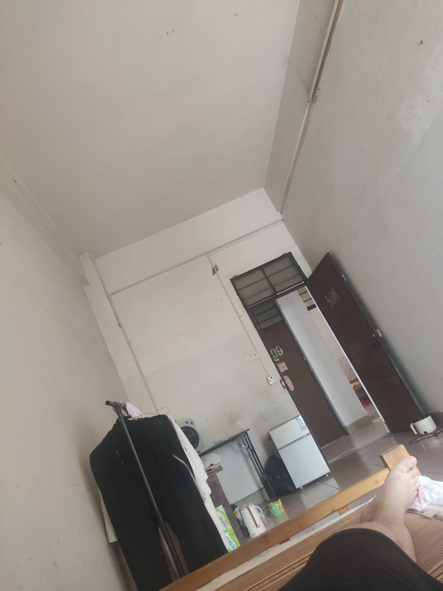 热的老哥们都哇哇叫

92 / 作者:云边有个挂壁仔 / 