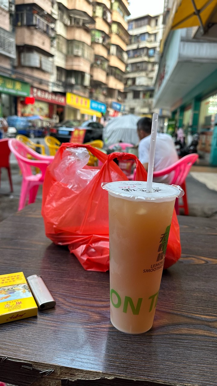 好热，不想吃饭，整个水果吃

12 / 作者:不知明的靓仔 / 