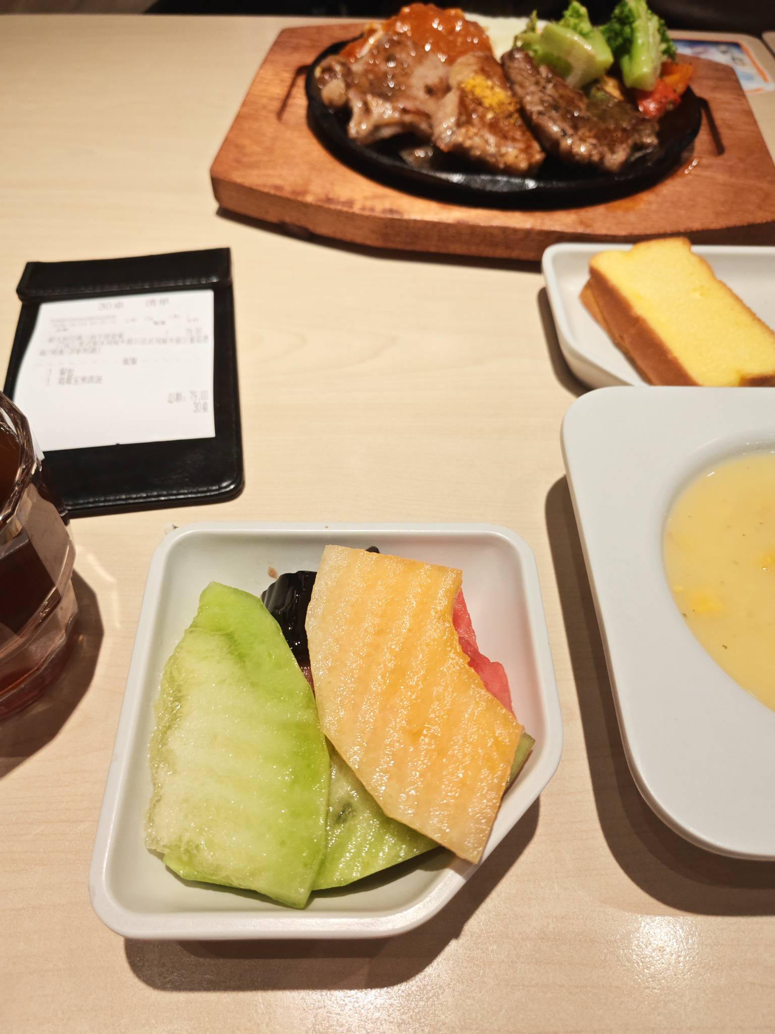 老哥们，吃饭了


6 / 作者:逞强- / 