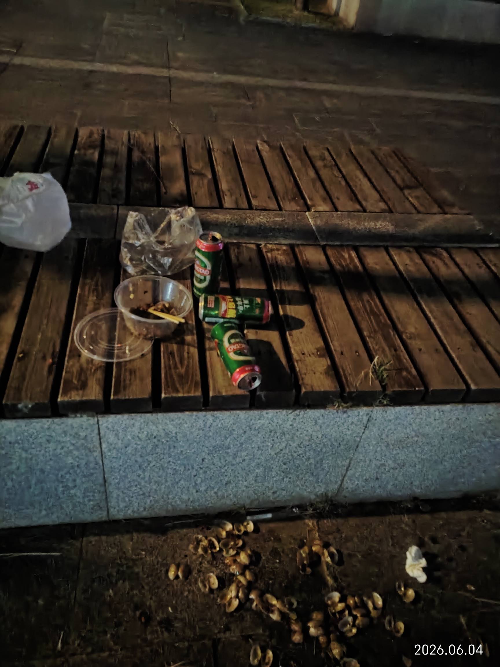 老公们，又喝得七零八落的，撤了
心烦，隔一天就要喝点，心烦


29 / 作者:红菜苔 / 