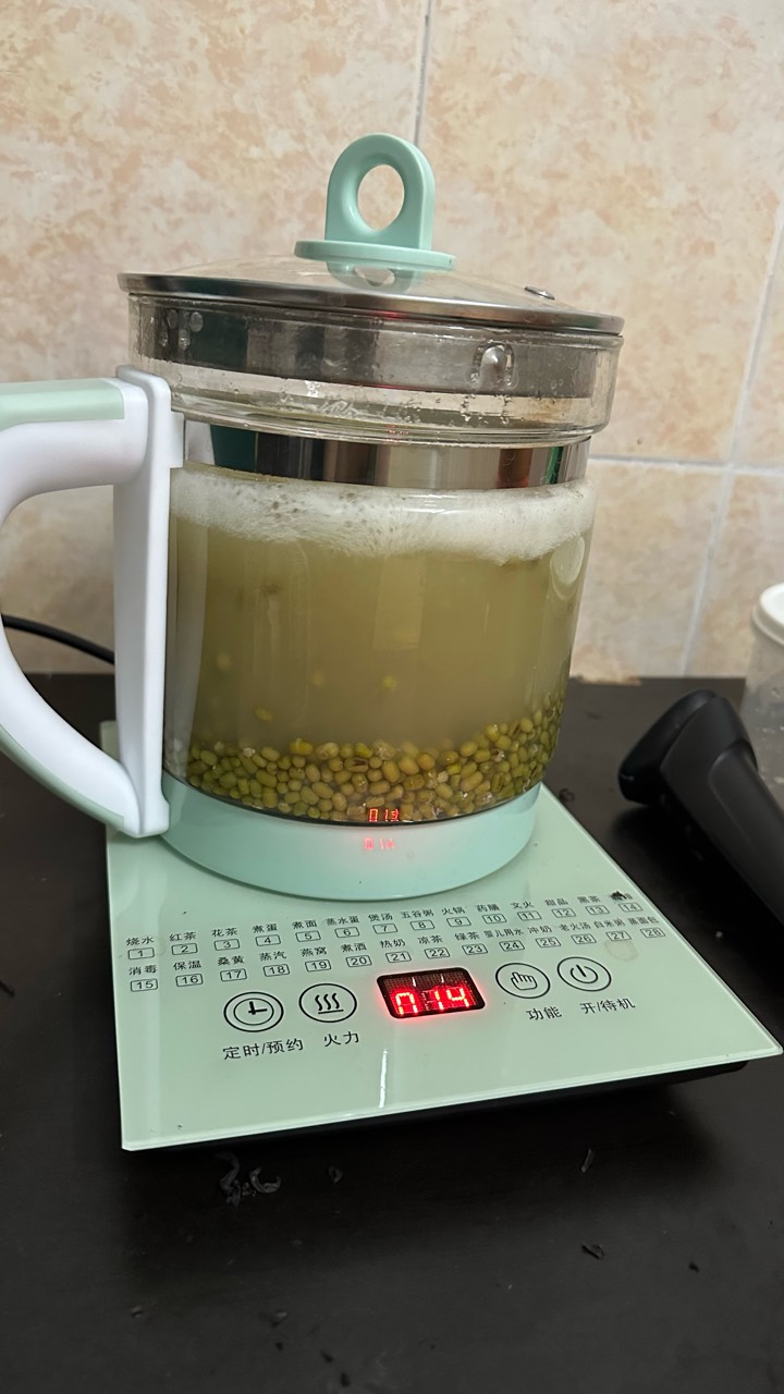 烧水壶还真煮不烂绿豆，不过也可以吃了，没有煮成沙

16 / 作者:不知明的靓仔 / 