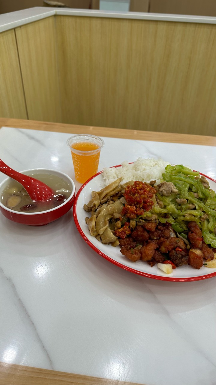 到点吃饭了老哥先吃

54 / 作者:不知明的靓仔 / 