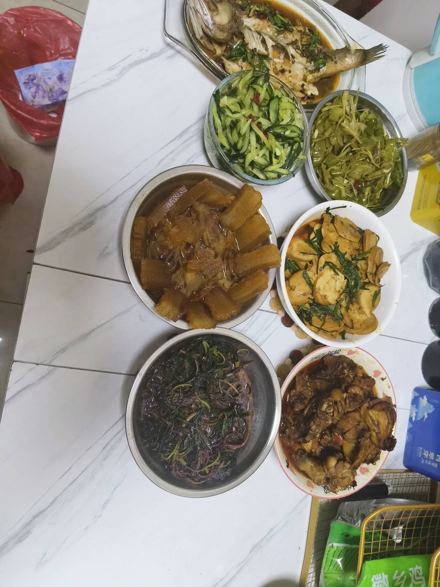 老哥们，吃饭了。。。

87 / 作者:afree33 / 