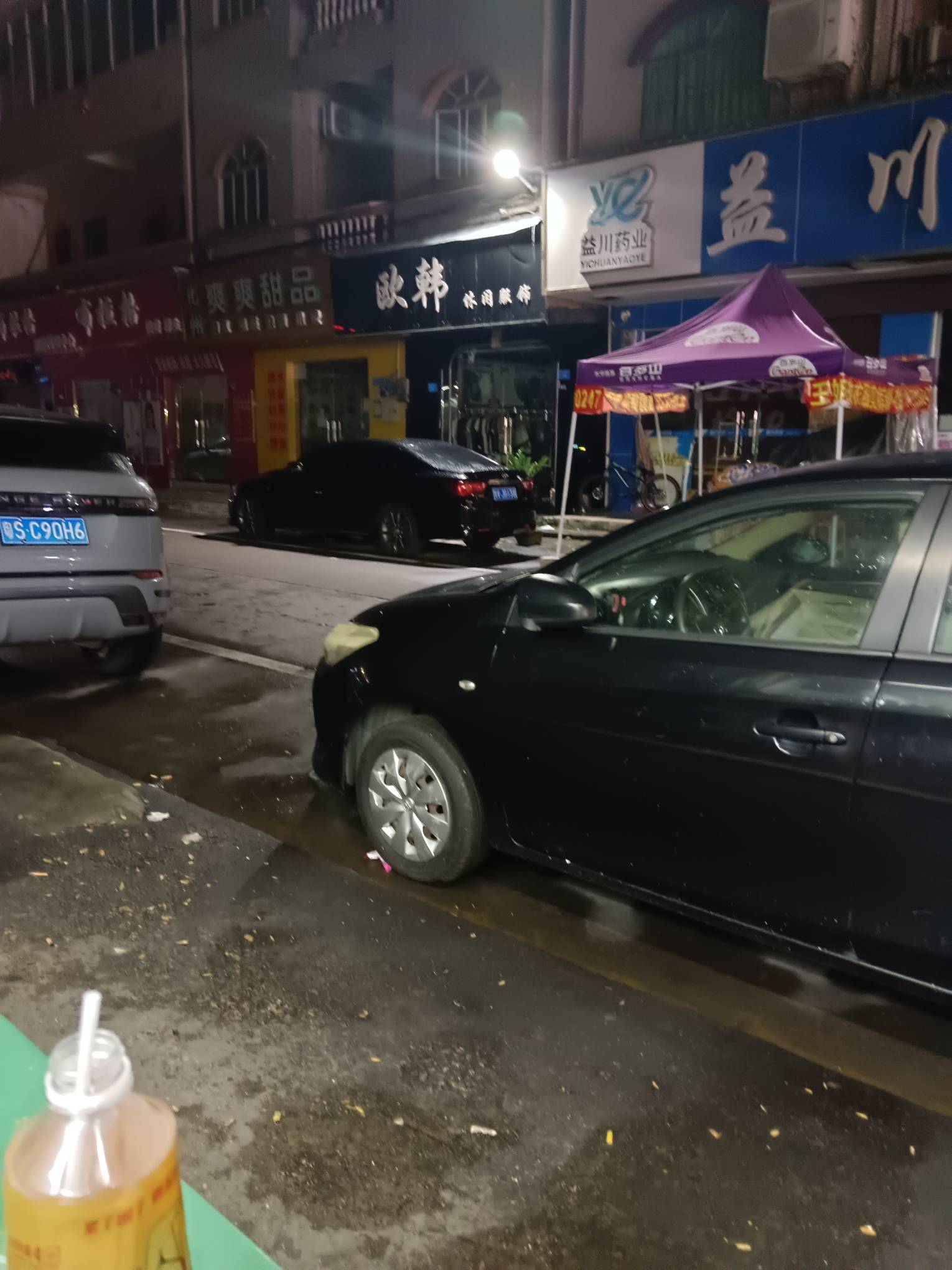 东莞的老哥出来走走，下过雨天气很凉爽，天天待屋子里什么时候是个头


3 / 作者:喜欢皮克烟 / 
