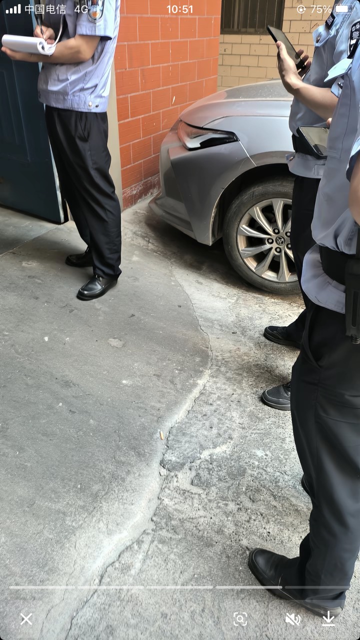 哪个老哥




44 / 作者:工行银高速 / 