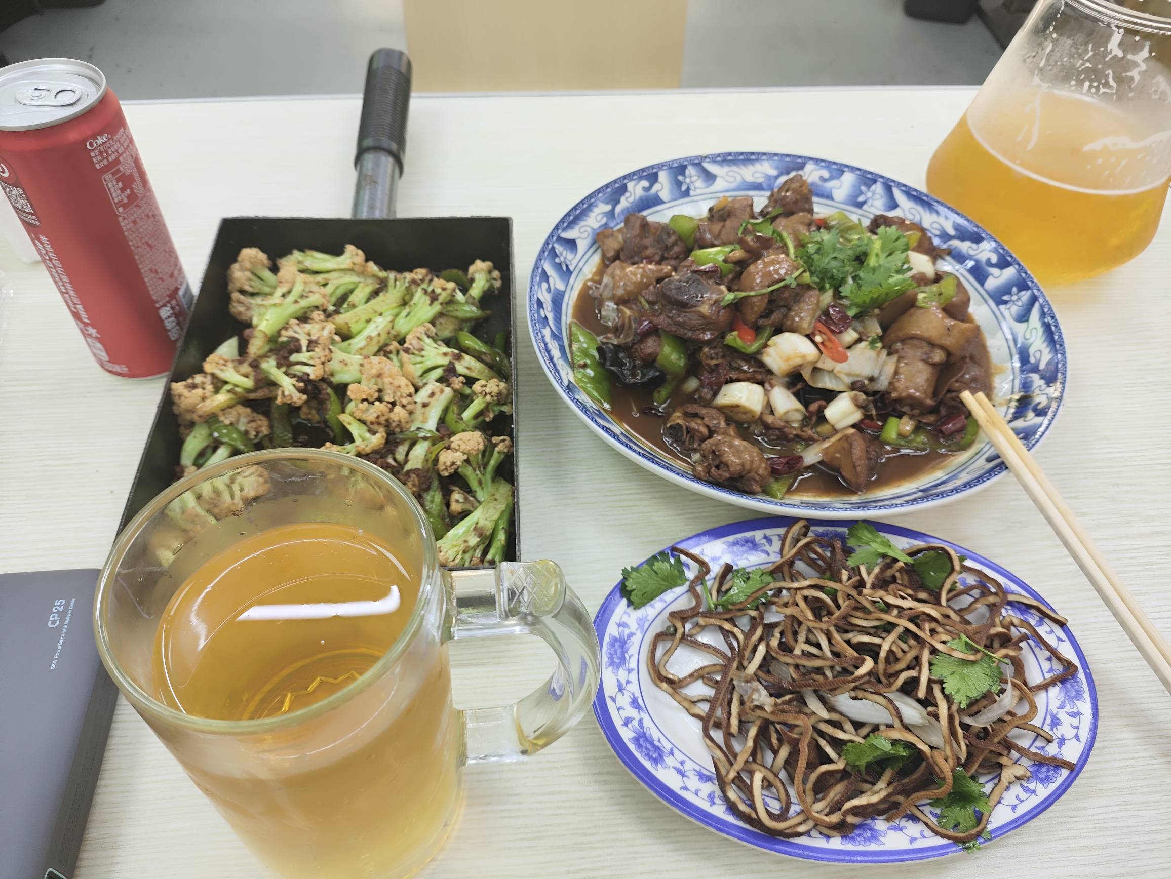 有在青岛黄岛的老哥吗？好久没来黄岛了，这边四厂鲜啤18一扎。


66 / 作者:会飞的大鲨鱼 / 