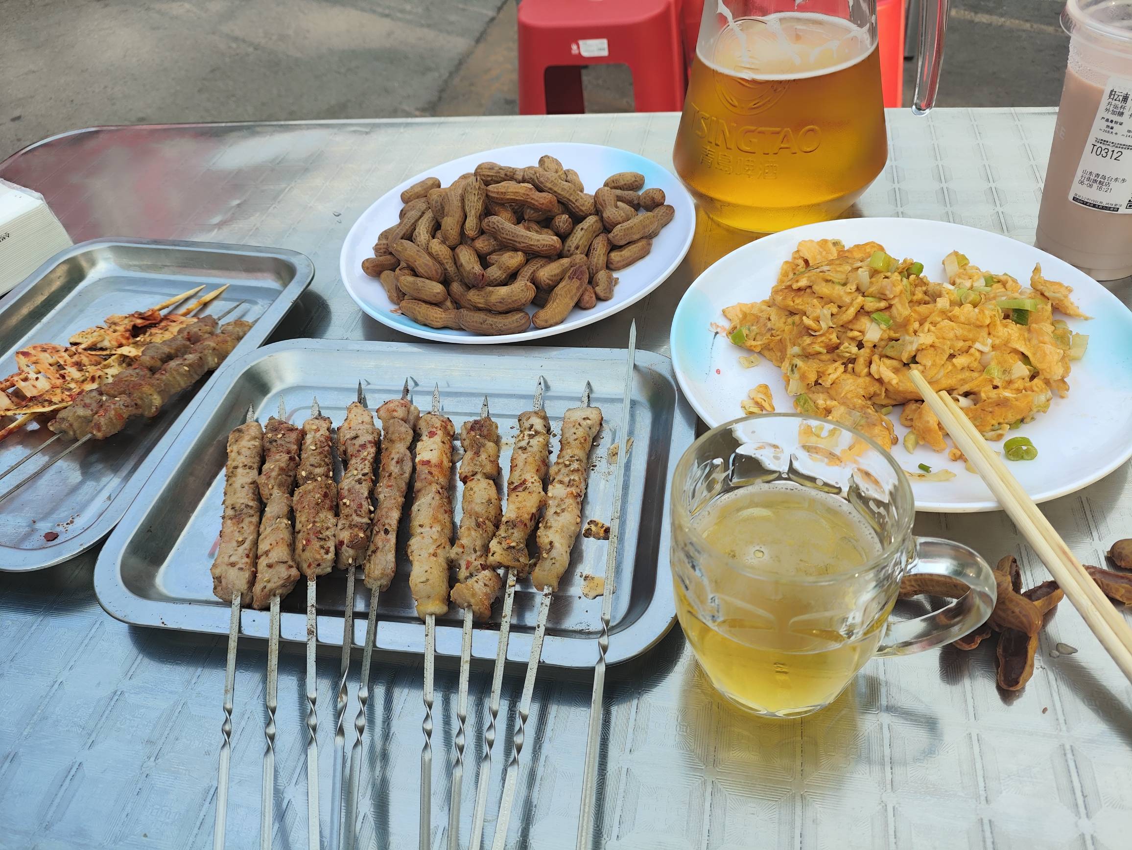 街上贴，三点刚吃完炒鸡T餐，现在换了一个地方烧烤T餐一点也吃不进去了。尬住了，有附95 / 作者:会飞的大鲨鱼 / 
