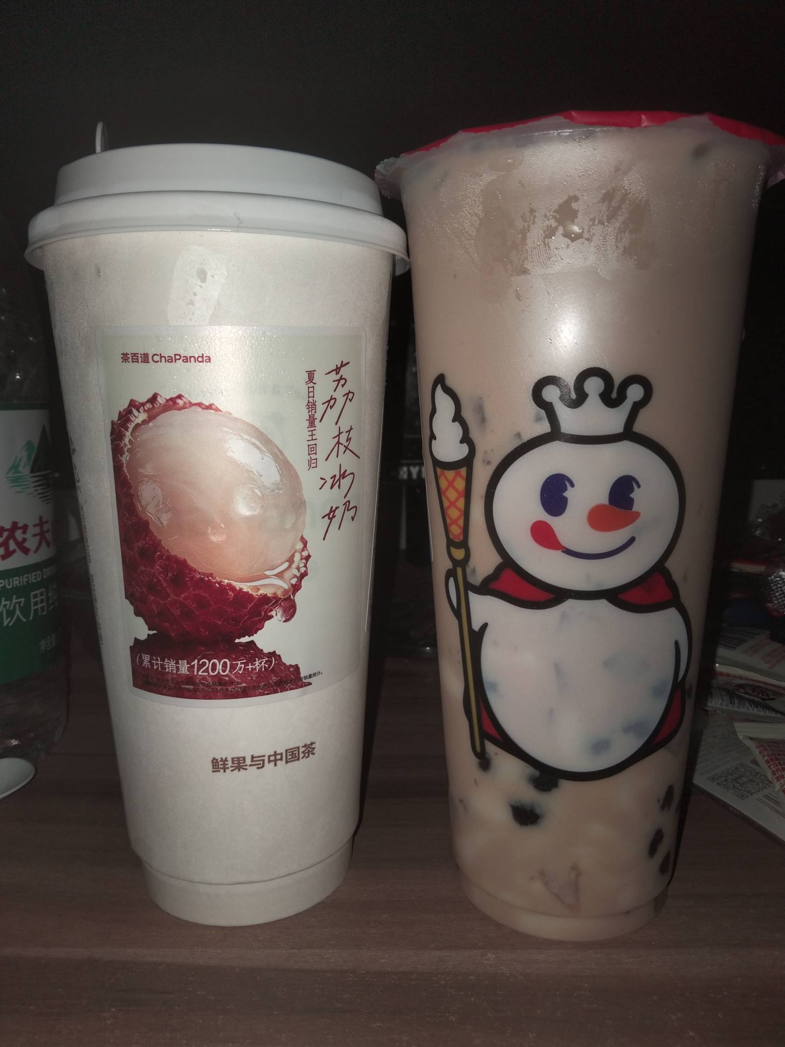 老哥们今晚直接喝两杯奶茶，茶百道荔枝冰奶和蜜雪冰城三拼奶茶，以前一直觉得蜜雪冰城87 / 作者:机会哈哈 / 