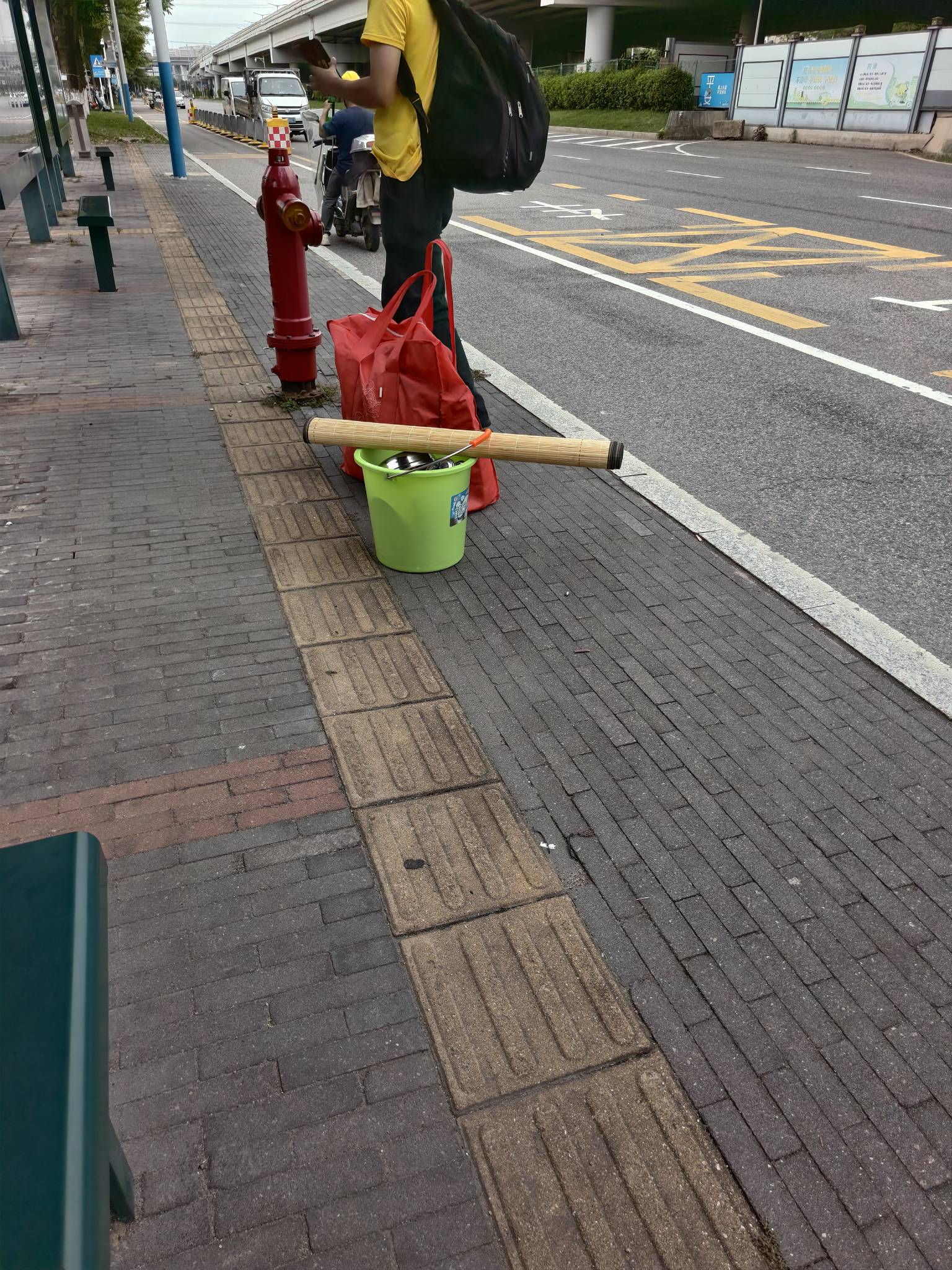 这是哪个老哥一大早提桶跑路

41 / 作者:大家说我吗 / 