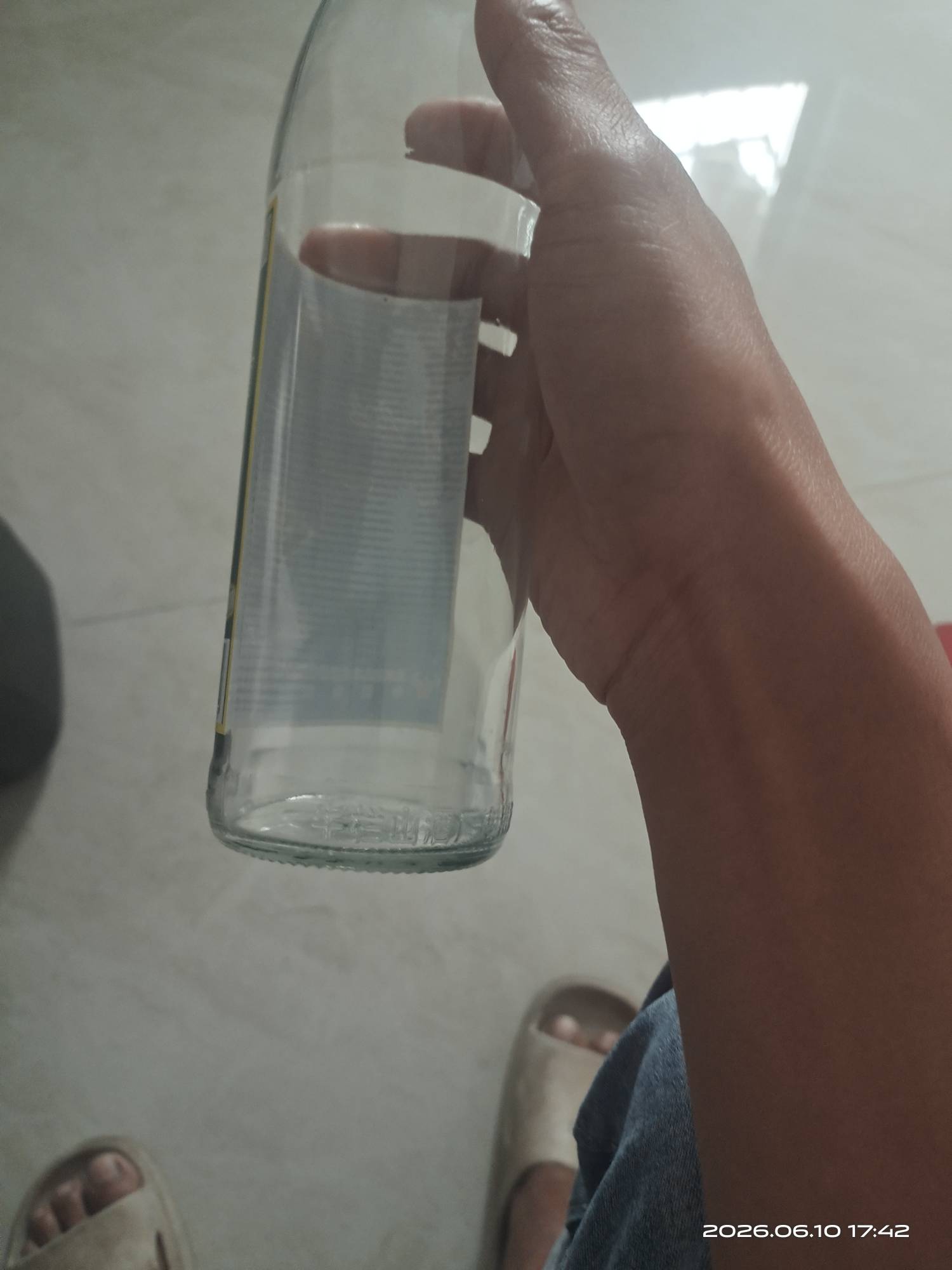 天天挂壁感觉人生没有希望，喝了一瓶白酒空调开16度还热



15 / 作者:挂壁哥 / 