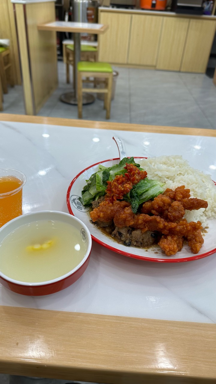 吃饭了老哥

82 / 作者:不知明的靓仔 / 