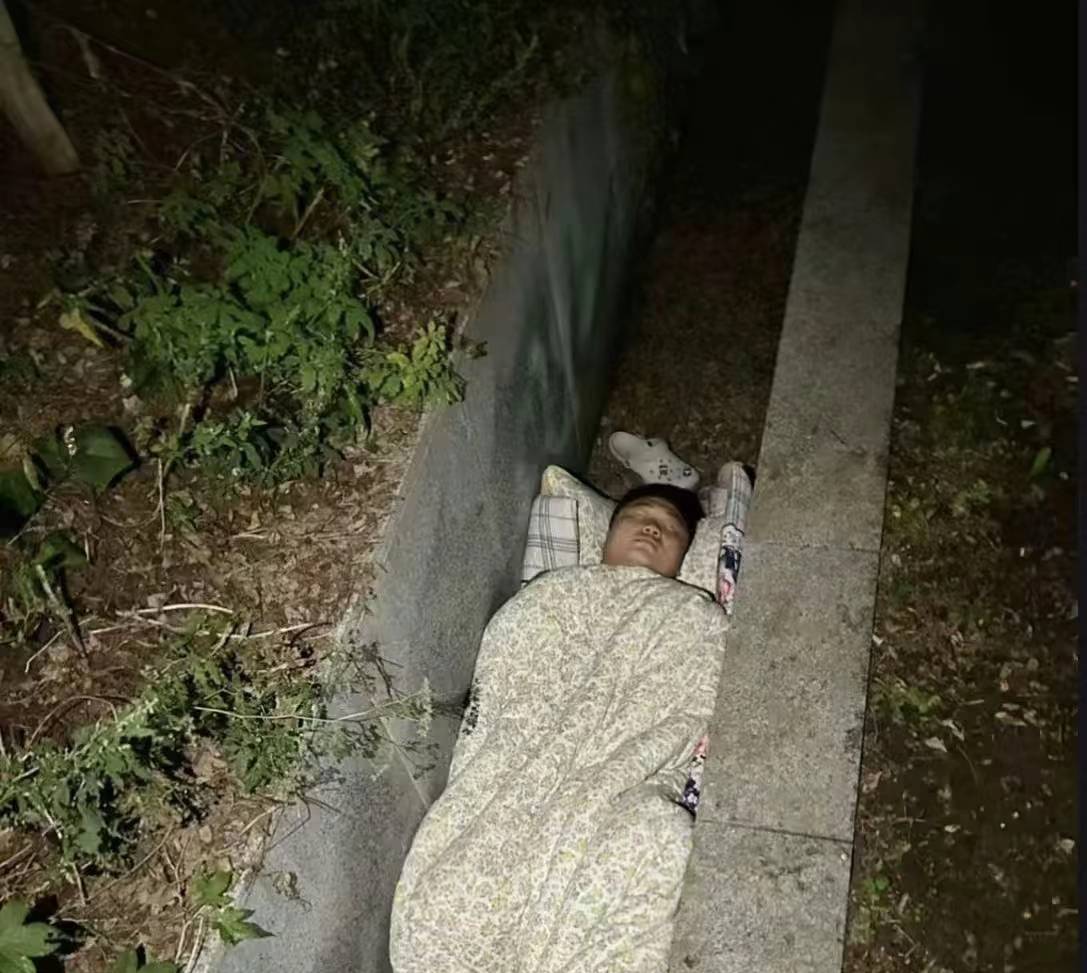 世界杯48场比赛，每场比赛买50的3-3比分，一个月后直接换苹果17pro，

5 / 作者:qaz木子 / 