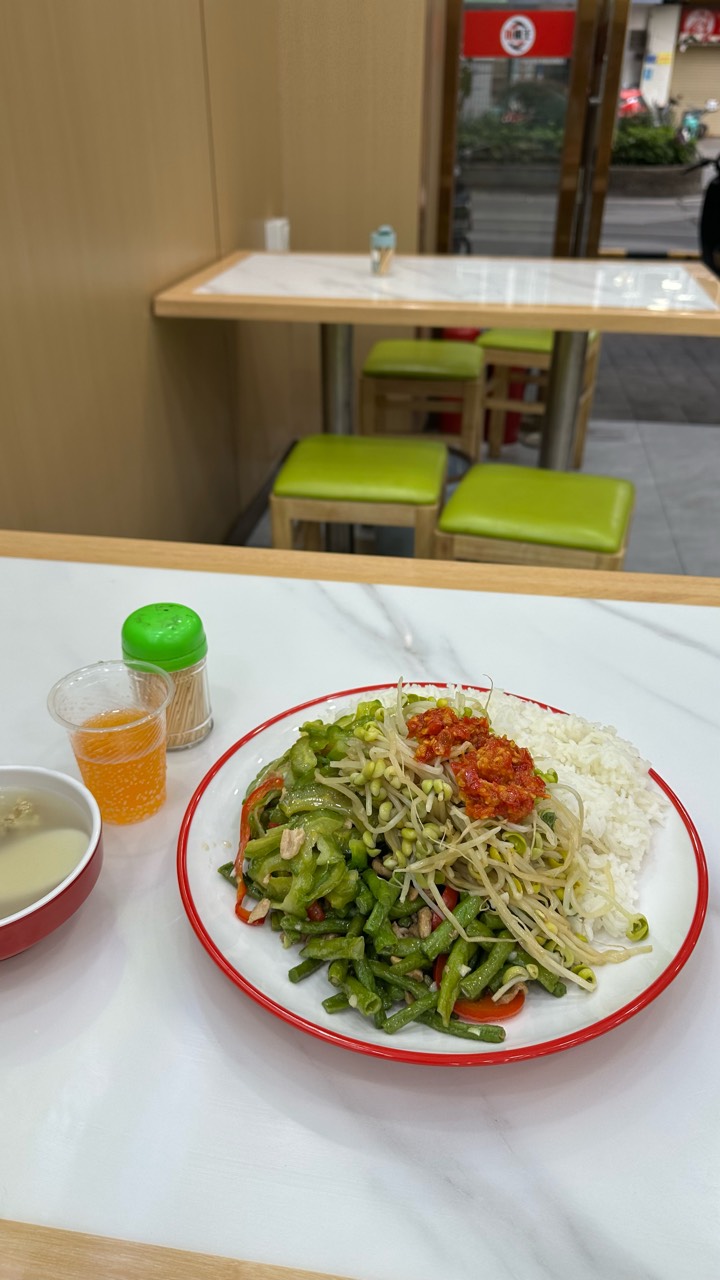 吃饭了老哥，又是吃不上肉的一天


83 / 作者:不知明的靓仔 / 