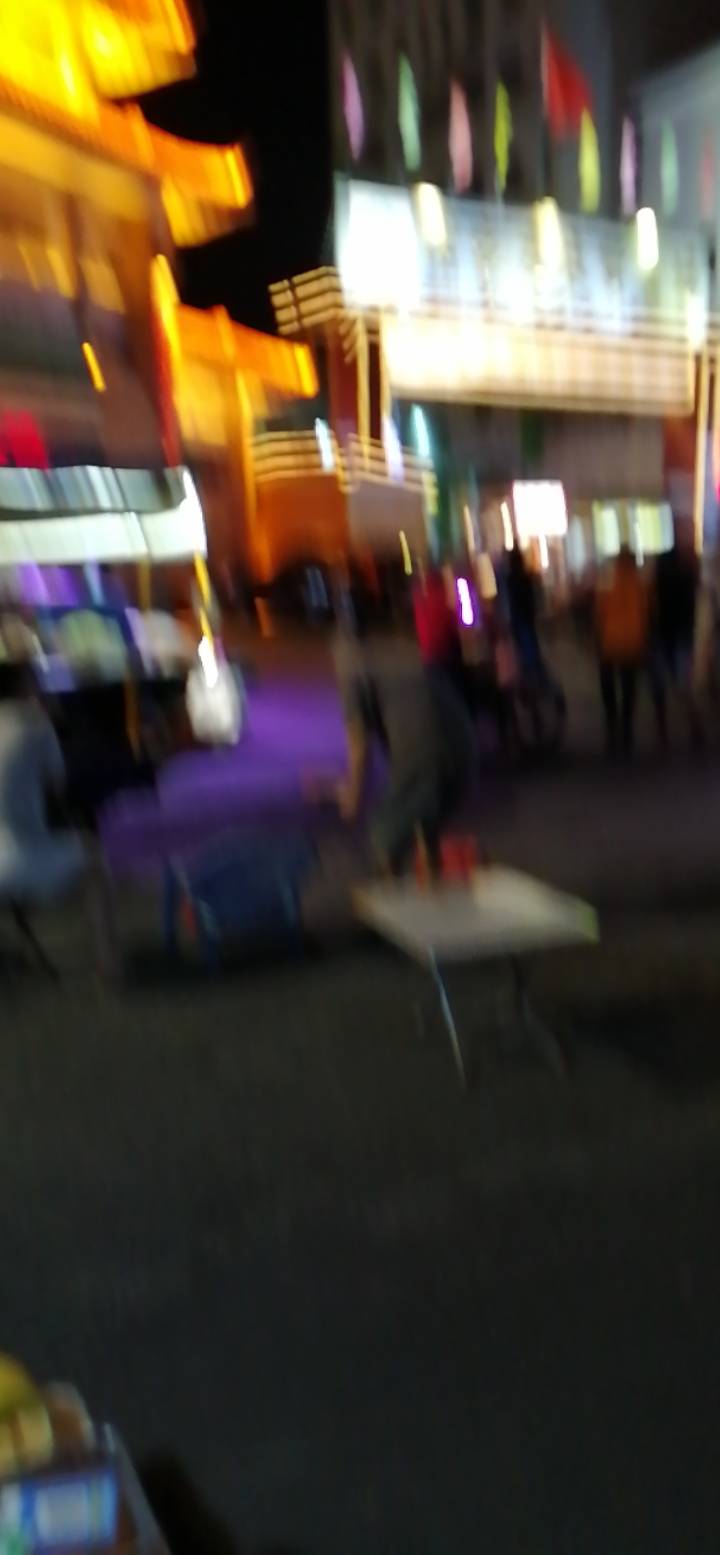 老哥来吗，南宁最大的水果批发市场，一百块钱能买很多

28 / 作者:专业吃席 / 