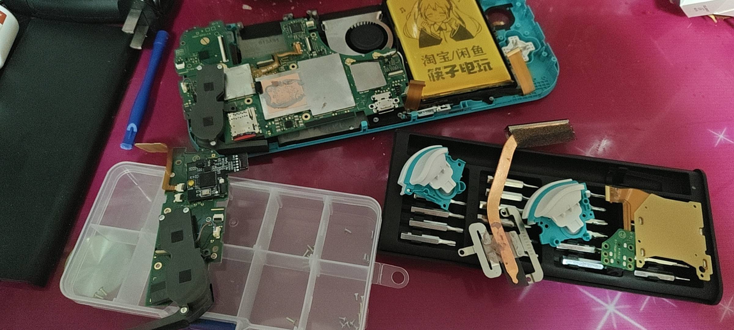 挂壁仔为了省俩子儿自己修游戏里，拆完了装不回去了，30多个螺丝忘位置了咋办呀

25 / 作者:逆夏听雨 / 