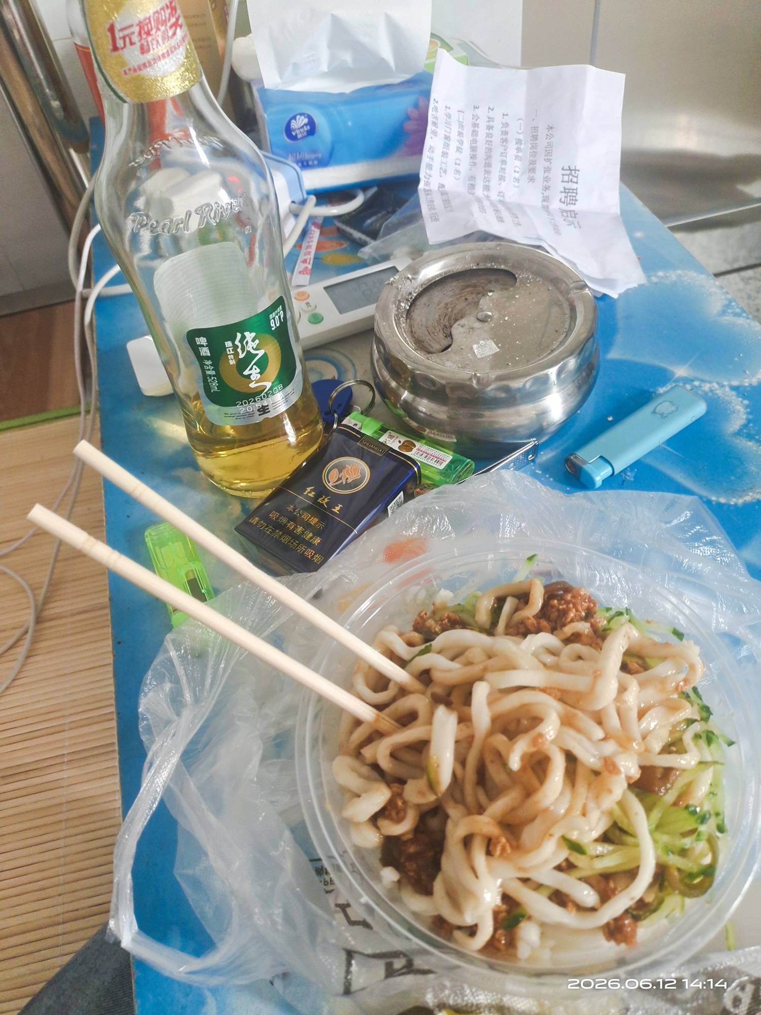 饿了两天，点了一个挂壁面吃，睡觉了

83 / 作者:挂壁哥 / 