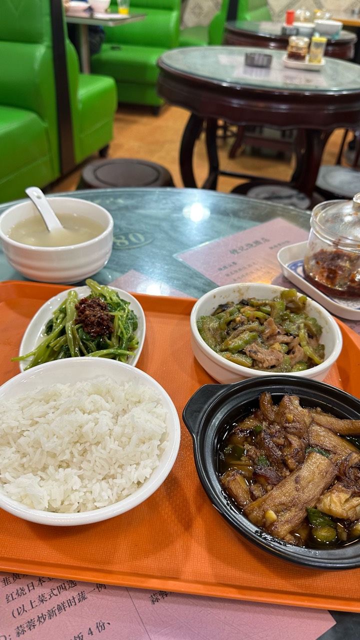 吃饭了老哥

22 / 作者:不知明的靓仔 / 