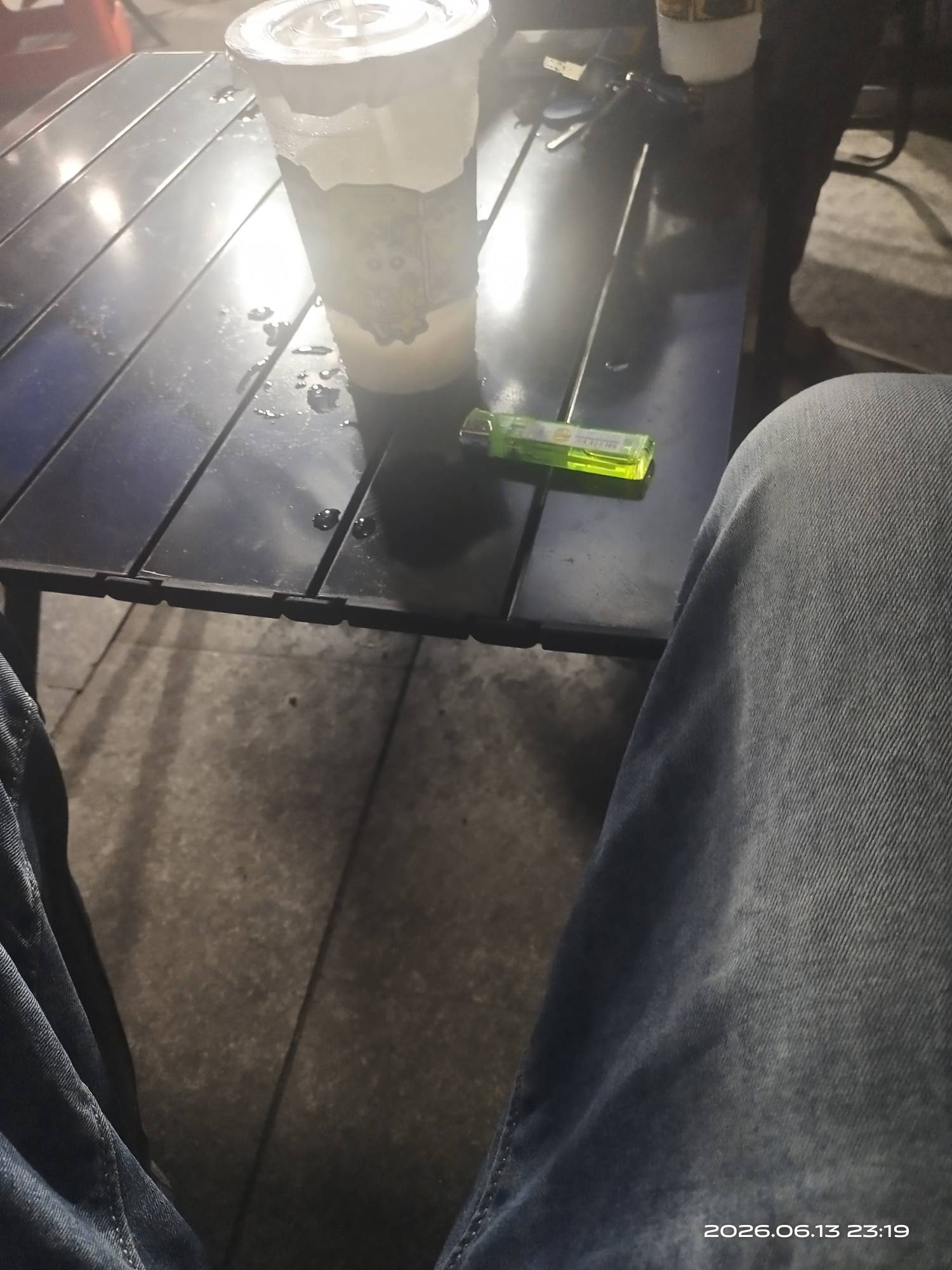 点了一杯奶茶，发现钱不够，坐着刷了一个小时多广子手机都快没电


41 / 作者:挂壁哥 / 