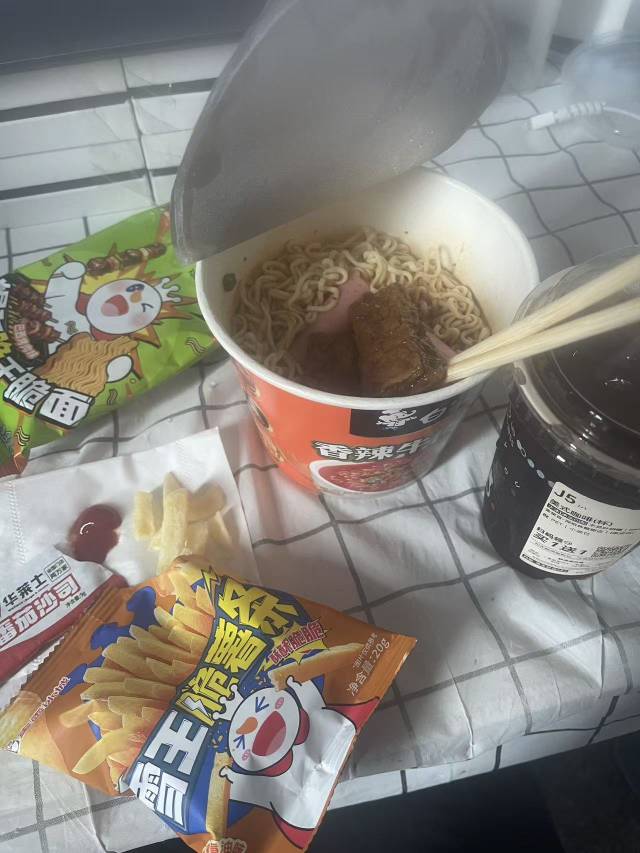 美滋滋，又是一顿大餐

20 / 作者:先天挂逼圣体 / 
