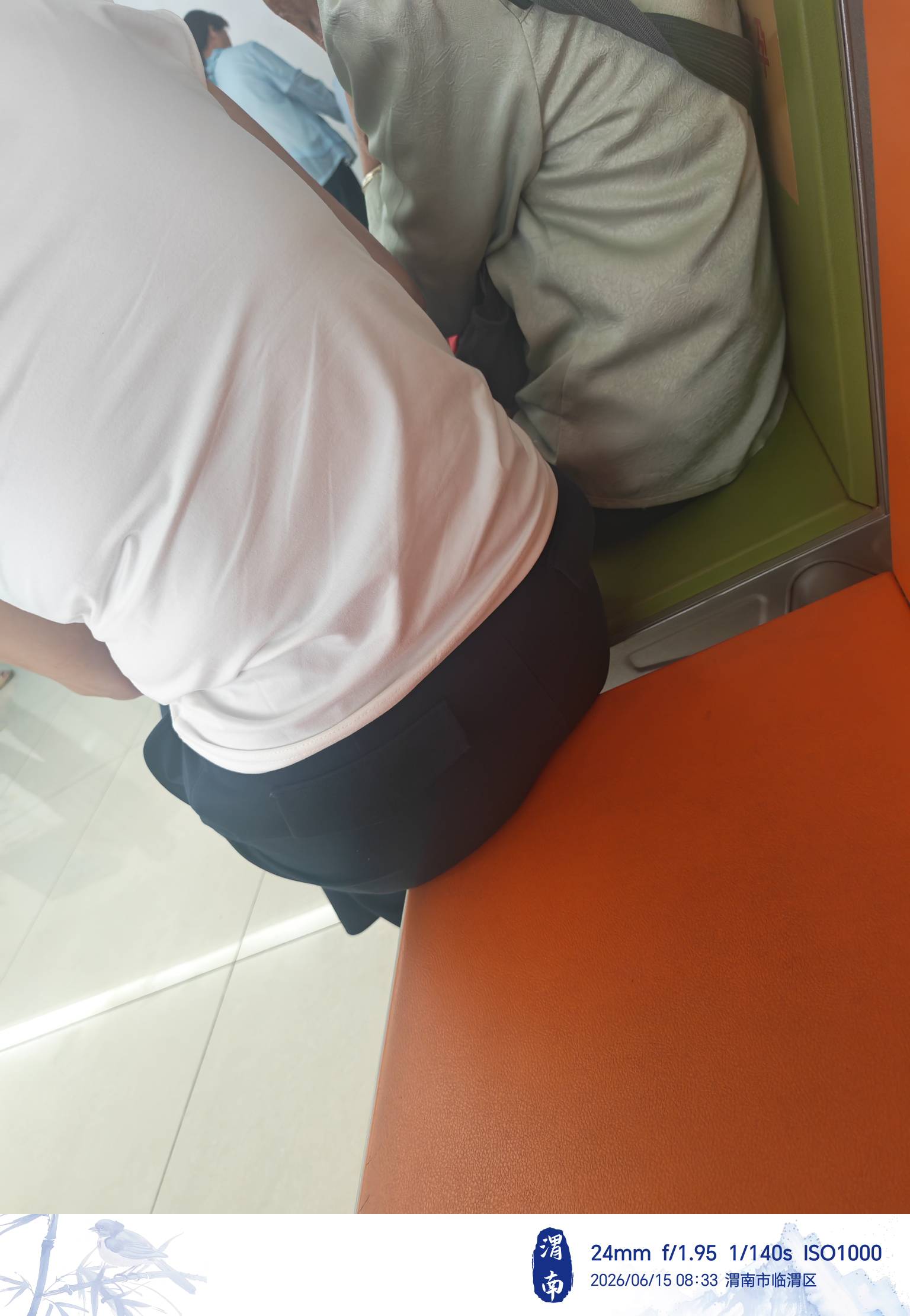 这娘们刚能坐我怀里，旁边那么多位置，非要坐我一半跟你熟人说话，让你了行吧

84 / 作者:你我已入账 / 