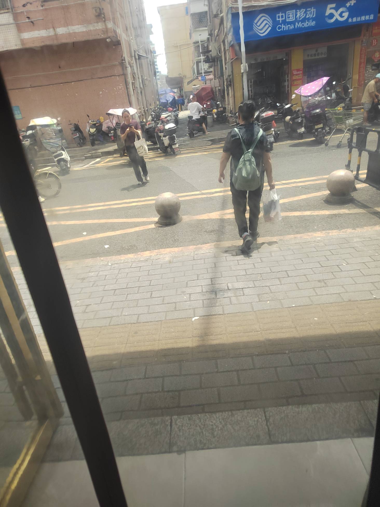外面好热阿老哥们，去找工作，怎么找嘛，算了，还是回挂壁空调房躺着吧

43 / 作者:今年要发财 / 