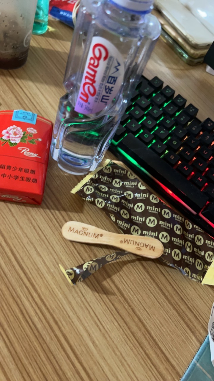 今天广子爆了
 马哥 东哥又开始送了




63 / 作者:小熊科技 / 