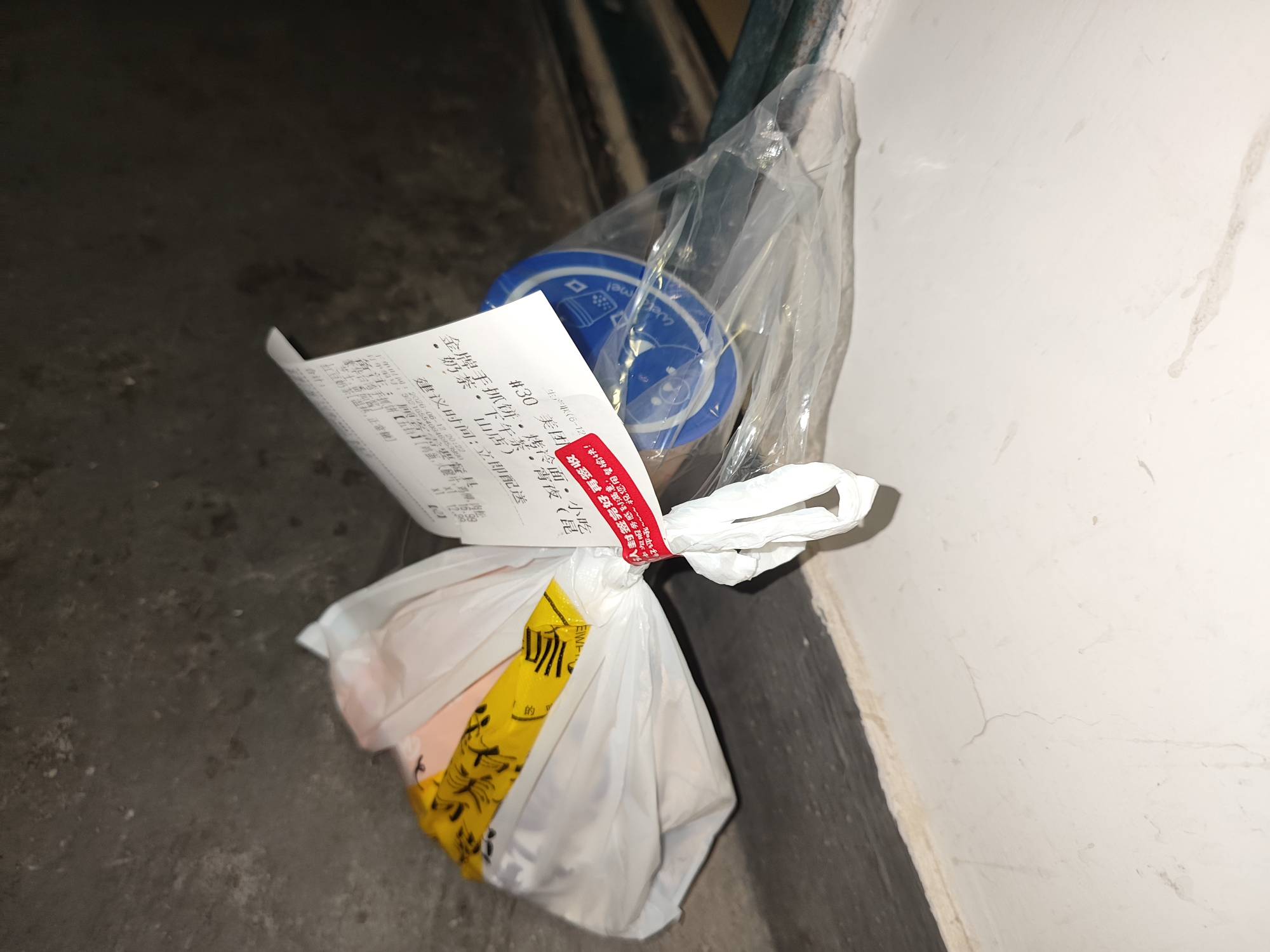 电动车停好几天每天电池费都不顾，都不想去跑这外卖，但凡能跟工厂纯收入相比，也不至1 / 作者:39岁挂壁老大哥 / 