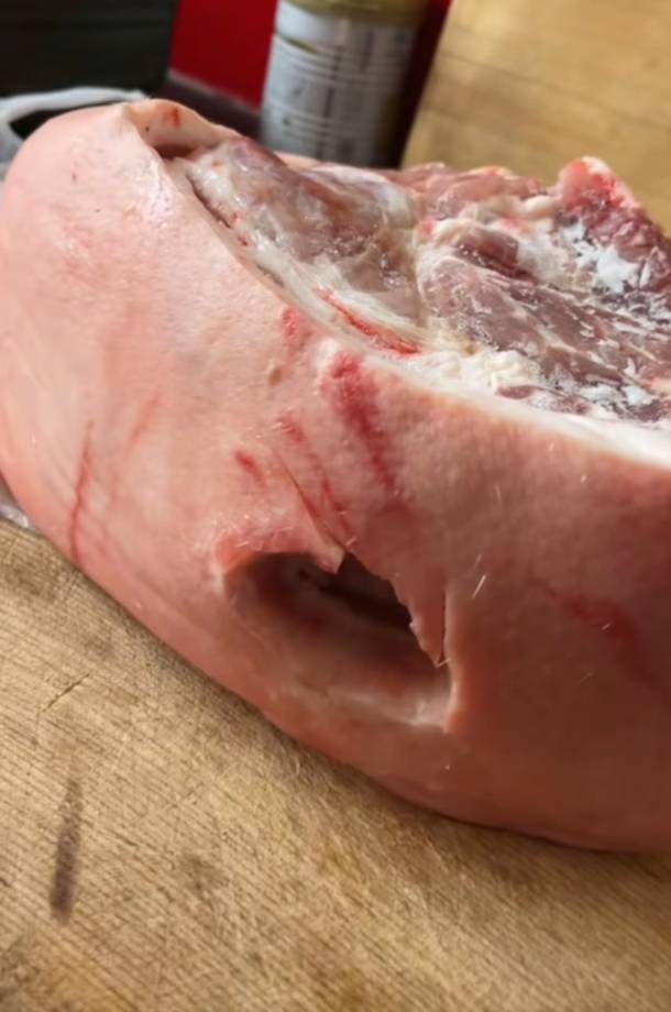 老哥们，这种肉能买吗？老板说给我打五折

39 / 作者:巴斯特的歌谣 / 