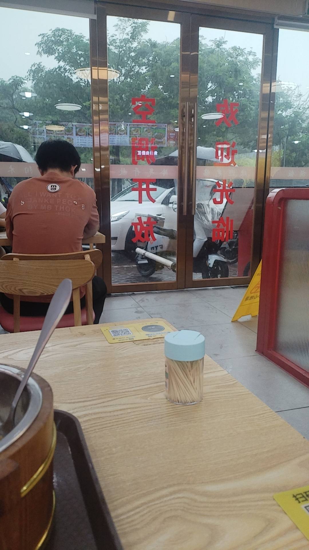 有没有拔过牙的老哥，要多久才能不留血，吐口水都是血。

62 / 作者:湖南陈小春 / 
