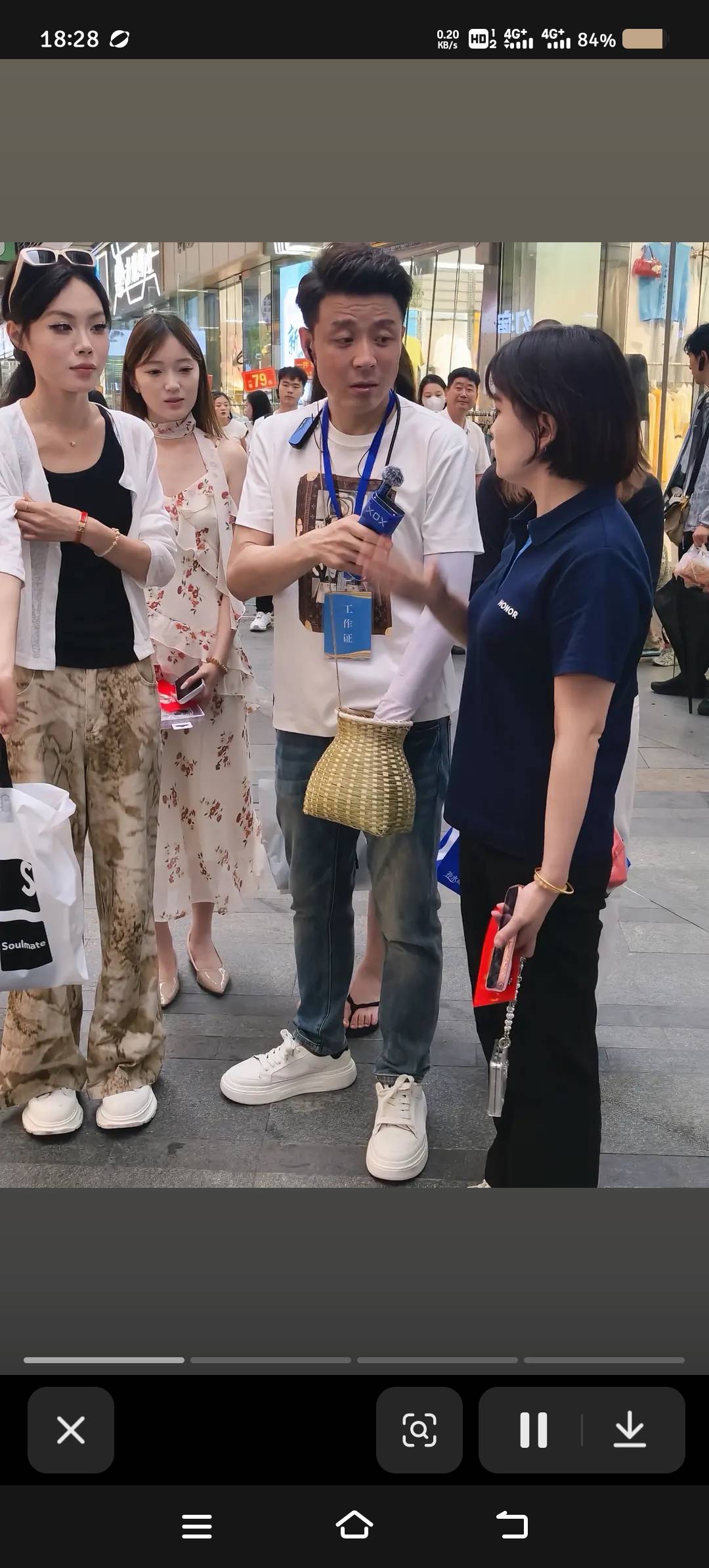 这两谁火   为什么户外发还可以播  倪海杉就不行


30 / 作者:眨眨眼摇摇头 / 