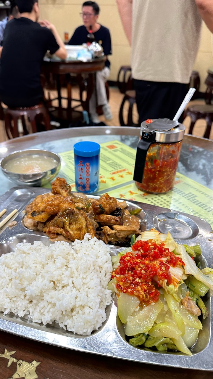 又到点吃饭了老哥

69 / 作者:不知明的靓仔 / 
