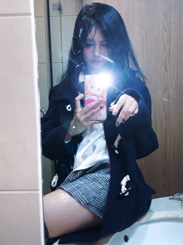 本人女，22岁找男朋友
要求
1：要长得帅的，身材必须特别好的，要特别有钱的
2：要脾31 / 作者:巴斯特的歌谣 / 